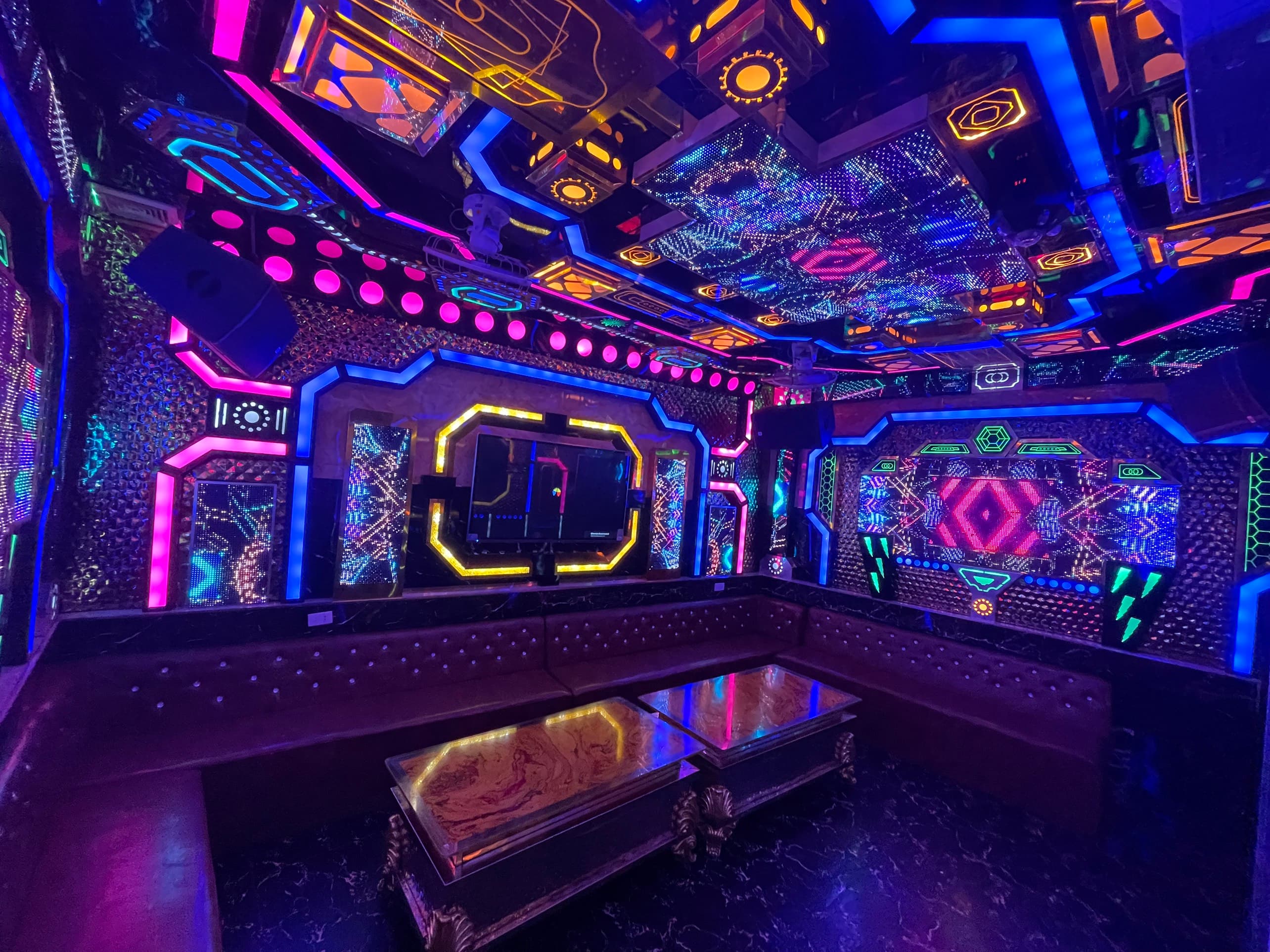 Phòng Cao Cấp - Phòng karaoke ở Huế tại Karaoke Dzũng